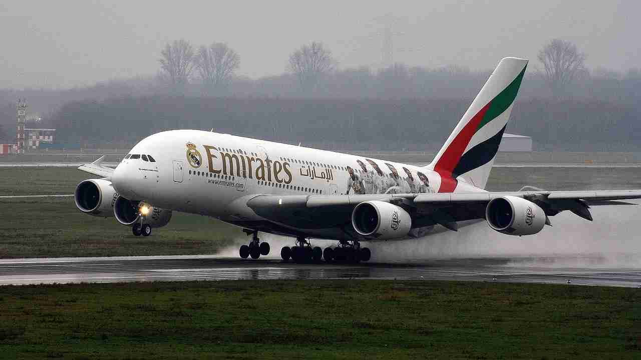 What can you expect in premium economy about cost, comfort, amenities and service that you don't get in economy class? Let's find out!